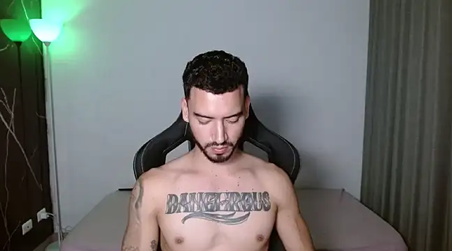 Snapshot of Dangerous-Men chatting on 02-13-25, 05:26 Dangerous-Men online show from 02-13-25, 05:26