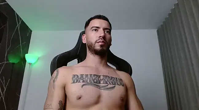 Snapshot of Dangerous-Men chatting on 02-21-25, 06:40 Dangerous-Men online show from 02-21-25, 06:40