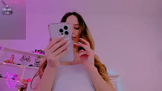 Alice in the  Wonderland online show from 01-21-25, 06:43