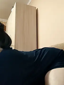 Zulfiya Bruce online show from 12-15-25, 06:12