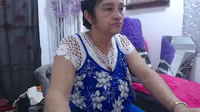 Snapshot of heyline_milf chatting on 02-18-25, 01:10 heyline milf online show from 02-18-25, 01:10