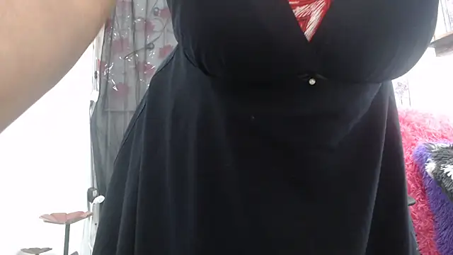 Snapshot of heyline_milf chatting on 03-13-25, 11:05 heyline milf online show from 03-13-25, 11:05