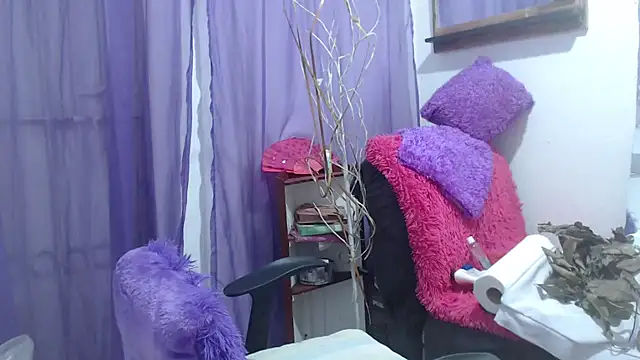 Snapshot of heyline_milf chatting on 11-01-25, 03:14 heyline milf online show from 11-01-25, 03:14