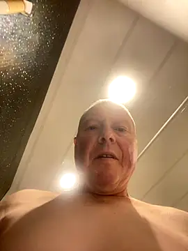 Snapshot of boilinghot123 chatting on 11-14-25, 04:49 boilinghot123 online show from 11-14-25, 04:49