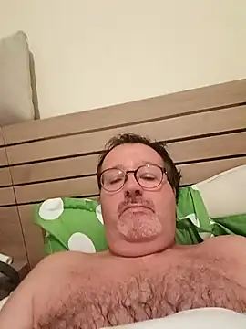 Snapshot of mike9473 chatting on 10-04-25, 09:02 mike9473 online show from 10-04-25, 09:02