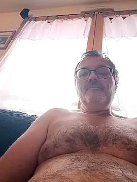 Snapshot of mike9473 chatting on 10-06-25, 04:37 mike9473 online show from 10-06-25, 04:37