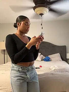 CandyLuxxxx online show from 02-11-25, 09:03