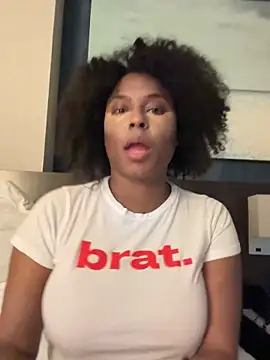 CandyLuxxxx online show from 04-05-26, 03:26