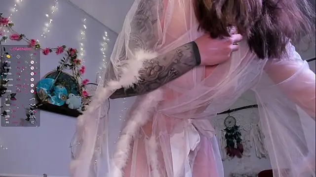 Snapshot of Kiralotus chatting on 02-06-26, 05:12 Kiralotus online show from 02-06-26, 05:12