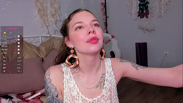 Snapshot of Kiralotus chatting on 02-20-26, 05:26 Kiralotus online show from 02-20-26, 05:26