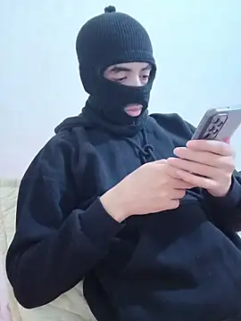 Snapshot of arabqueen chatting on 12-15-25, 07:40 arabqueen online show from 12-15-25, 07:40