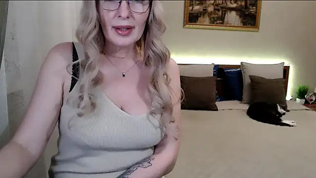 sensualEmilia online show from 03-09-25, 02:32