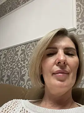 Snapshot of sensualEmilia chatting on 06-07-26, 04:44 sensualEmilia online show from 06-07-26, 04:44