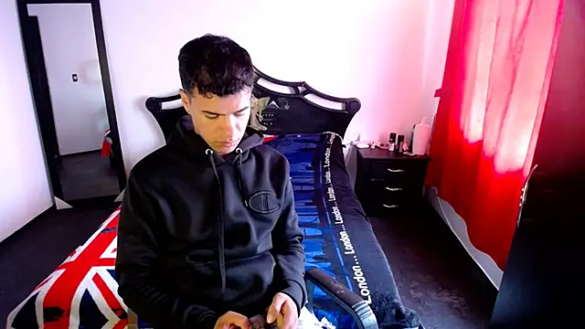 Snapshot of Deiby_casas chatting on 02-27-25, 02:21 Deiby casas online show from 02-27-25, 02:21