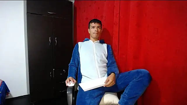 Snapshot of Deiby_casas chatting on 10-13-25, 08:36 Deiby casas online show from 10-13-25, 08:36