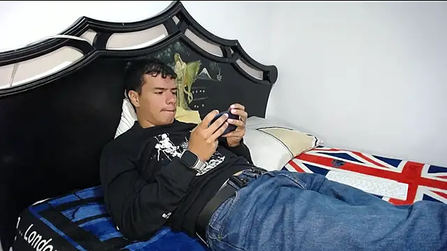 Snapshot of Deiby_casas chatting on 10-31-25, 06:25 Deiby casas online show from 10-31-25, 06:25