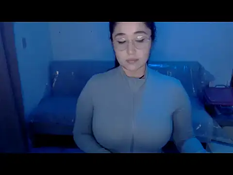 Snapshot of YummymeowW chatting on 12-21-25, 01:46 YummymeowW online show from 12-21-25, 01:46