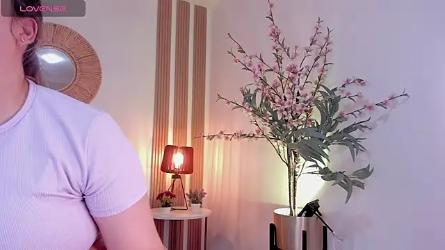 Snapshot of Antonellachic73 chatting on 09-15-25, 08:53 Antonellachic73 online show from 09-15-25, 08:53