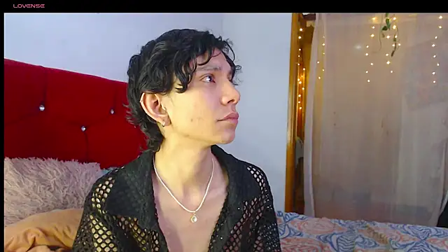 LAICK 01 online show from 04-25-26, 05:43