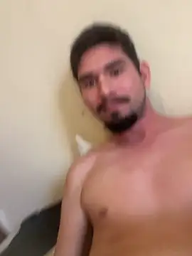 Snapshot of Tomthelong chatting on 01-02-25, 10:55 Tomthelong online show from 01-02-25, 10:55