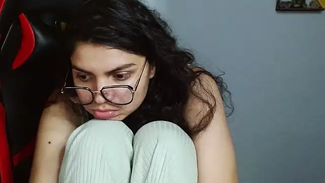 Snapshot of Nikkykora15 chatting on 01-10-25, 12:38 Nikkykora15 online show from 01-10-25, 12:38