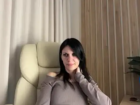 Snapshot of InjaAtHome chatting on 05-11-26, 05:43 InjaAtHome online show from 05-11-26, 05:43
