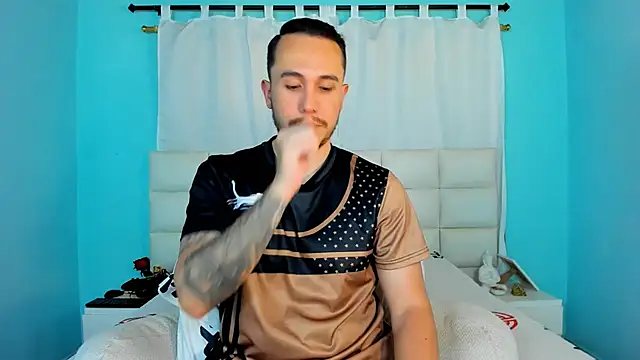 Snapshot of juan__jimenez chatting on 11-18-25, 01:44 juan jimenez online show from 11-18-25, 01:44