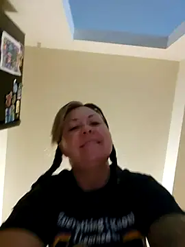 Snapshot of ImpressYouDaily chatting on 02-21-26, 03:13 ImpressYouDaily online show from 02-21-26, 03:13