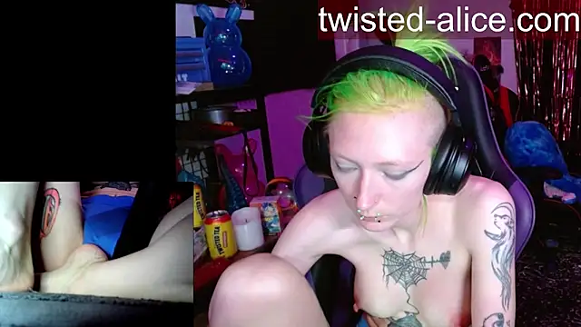 alicewonder09 online show from 04-18-26, 07:23