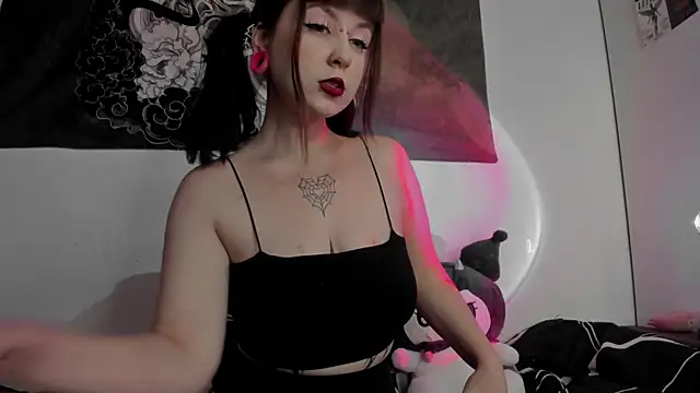 t0riayun0 online show from 01-10-25, 11:18