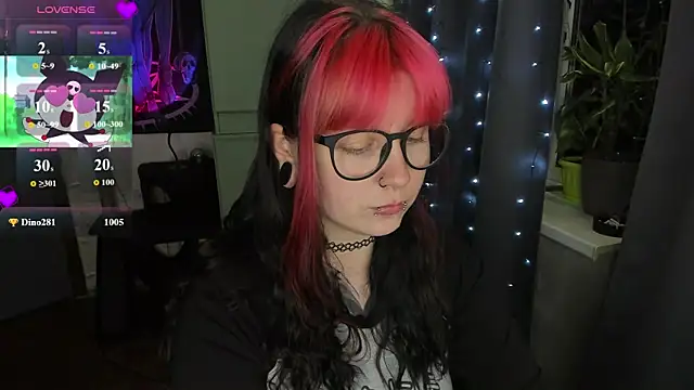t0riayun0 online show from 06-12-26, 09:14