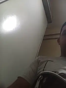 Snapshot of El-reyleon chatting on 06-29-26, 10:37 El-reyleon online show from 06-29-26, 10:37
