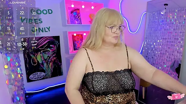 NicoleKind online show from 07-15-26, 05:23