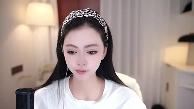 Snapshot of Ocean--Lili chatting on 09-13-25, 02:17 Ocean--Lili online show from 09-13-25, 02:17