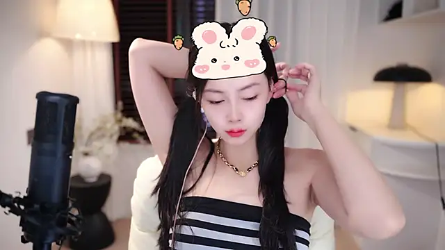 Snapshot of Ocean--Lili chatting on 10-11-25, 02:15 Ocean--Lili online show from 10-11-25, 02:15