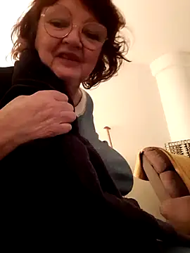 Snapshot of sheerazade chatting on 12-04-24, 10:51 sheerazade online show from 12-04-24, 10:51