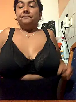 Snapshot of Madsion23 chatting on 09-10-25, 10:43 Madsion23 online show from 09-10-25, 10:43