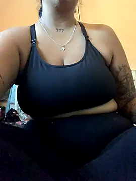 Snapshot of Madsion23 chatting on 10-14-25, 08:37 Madsion23 online show from 10-14-25, 08:37