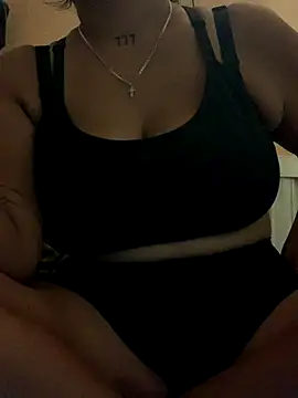 Snapshot of Madsion23 chatting on 10-19-25, 09:59 Madsion23 online show from 10-19-25, 09:59