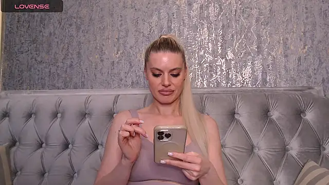 BlondieStar online show from 12-09-24, 01:45