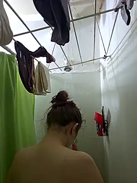 Snapshot of Snowbunnycake_131 chatting on 09-22-25, 08:16 Snowbunnycake 131 online show from 09-22-25, 08:16