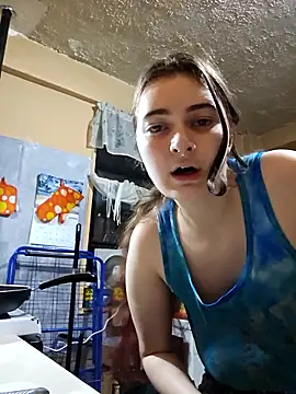 Snapshot of Snowbunnycake_131 chatting on 10-18-25, 06:26 Snowbunnycake 131 online show from 10-18-25, 06:26