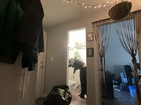 Snapshot of Snowbunnycake_131 chatting on 11-11-25, 11:27 Snowbunnycake 131 online show from 11-11-25, 11:27