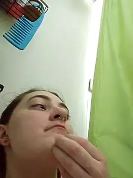 Snapshot of Snowbunnycake_131 chatting on 11-14-25, 10:14 Snowbunnycake 131 online show from 11-14-25, 10:14