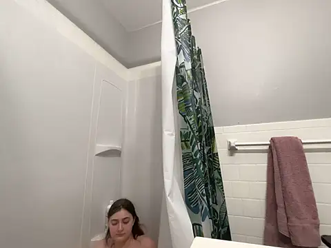 Snapshot of Snowbunnycake_131 chatting on 11-21-25, 02:16 Snowbunnycake 131 online show from 11-21-25, 02:16