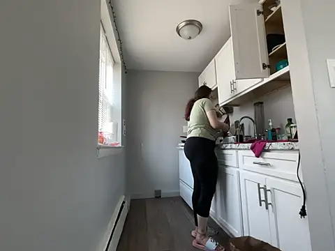 Snapshot of Snowbunnycake_131 chatting on 11-24-25, 08:19 Snowbunnycake 131 online show from 11-24-25, 08:19