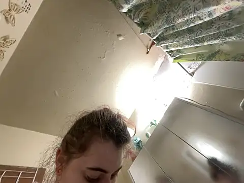 Snapshot of Snowbunnycake_131 chatting on 11-27-25, 10:28 Snowbunnycake 131 online show from 11-27-25, 10:28