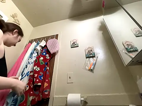 Snapshot of Snowbunnycake_131 chatting on 12-03-25, 06:10 Snowbunnycake 131 online show from 12-03-25, 06:10