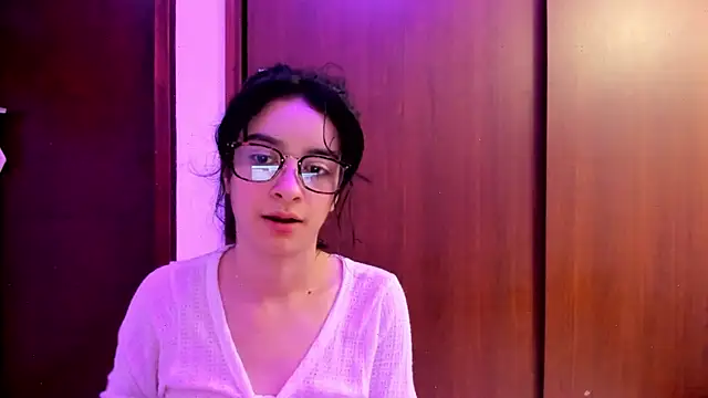 Snapshot of _Lunnaa_ chatting on 02-03-25, 04:25 Lunnaa online show from 02-03-25, 04:25