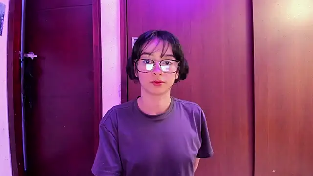 Snapshot of _Lunnaa_ chatting on 02-23-25, 01:57 Lunnaa online show from 02-23-25, 01:57